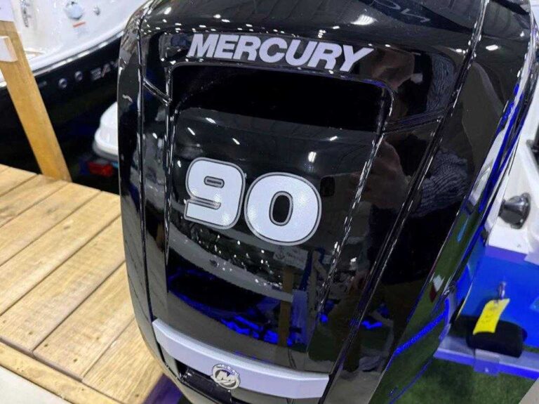 2026 Bayliner M17 - Full Windshield US-BLBX1754A626 [photo 7]